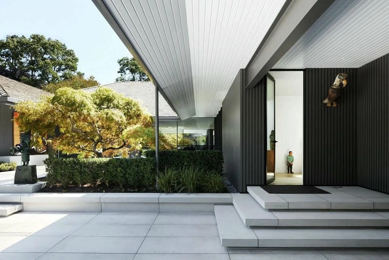 Nhà ống hiện đại nhờ mẫu bậc tam cấp nhà ống