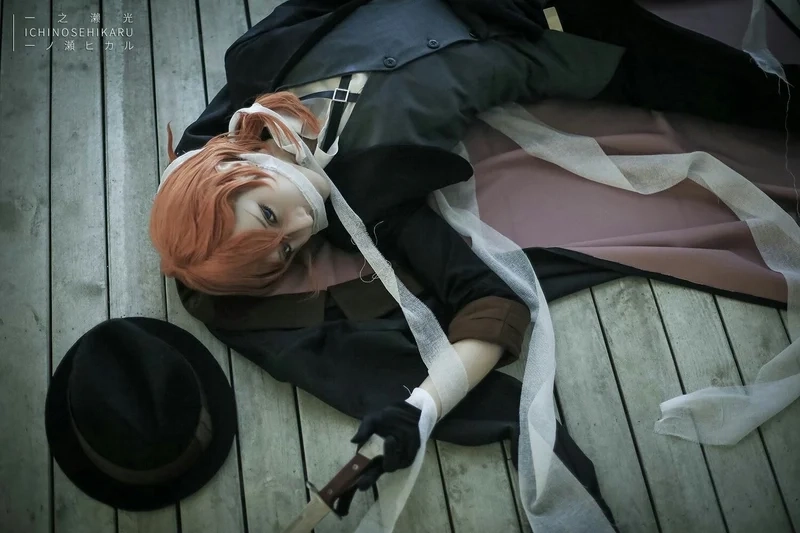 Bsd Chuuya cosplay tái hiện phong cách quý ông mafia hoàn hảo