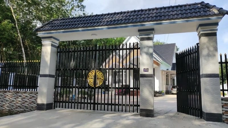 Khám phá mẫu cổng nhà mặt tiền 5m hài hòa tinh tế