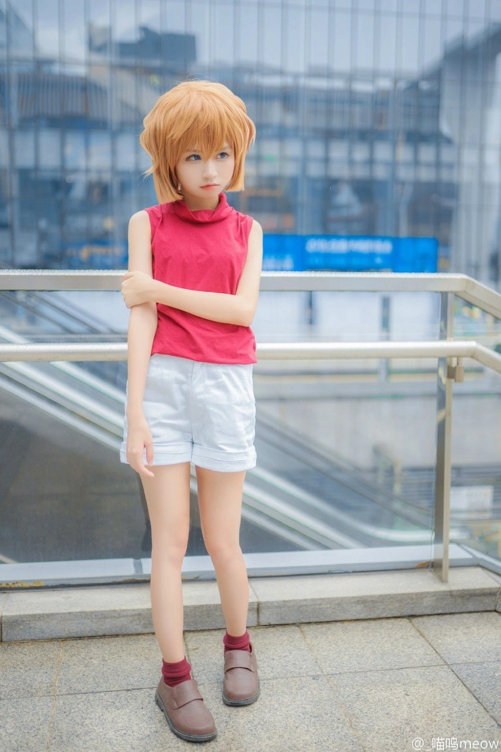 Phong cách hóa thân trong loạt cosplay Ai Haibara rất ấn tượng