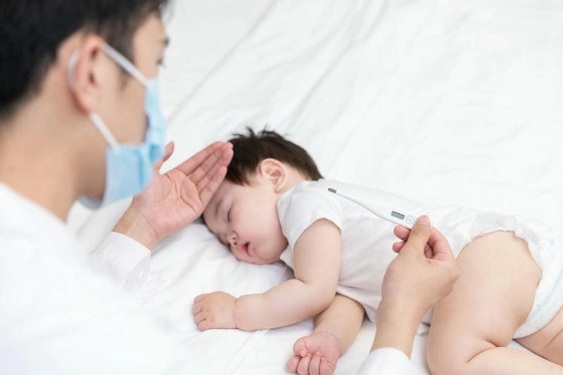Lưu ý sốt siêu vi phát ban ở trẻ em