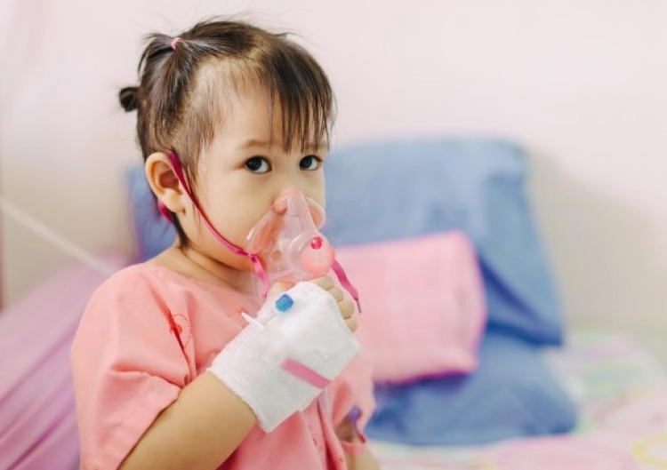 Theo dõi tình trạng qua hình ảnh trẻ bị bệnh viêm phổi