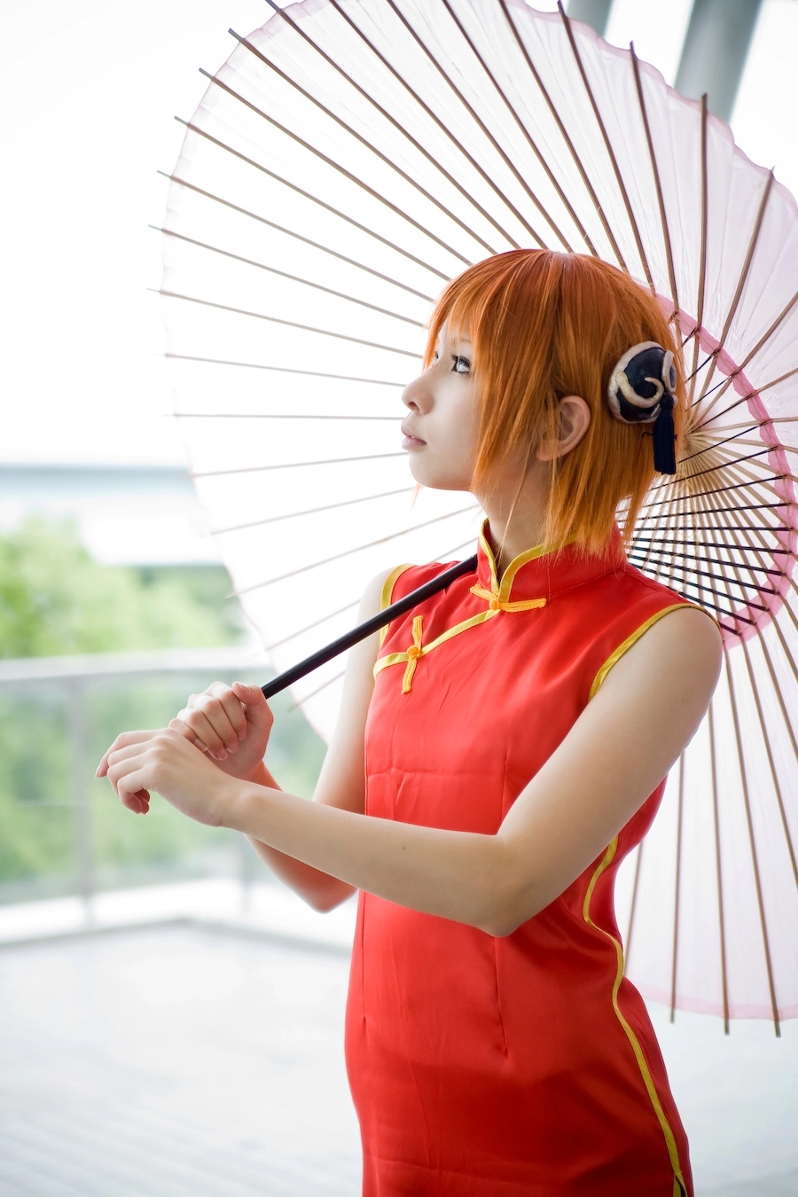 Cosplay Kagura tái hiện chính xác trang phục đỏ nổi bật