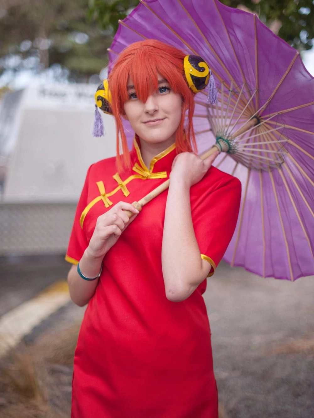 Cosplay Kagura tái hiện chính xác trang phục đỏ nổi bật