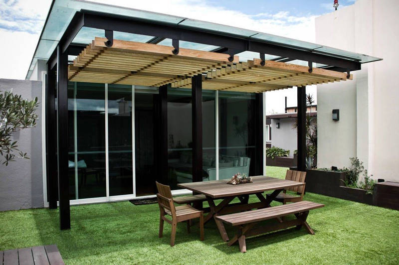 Gợi ý các mẫu mái che sân thượng đẹp mát mẻ thoáng đãng