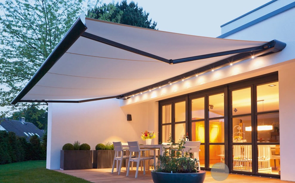 Cách chọn mái che sân trước nhà ống phù hợp mặt tiền