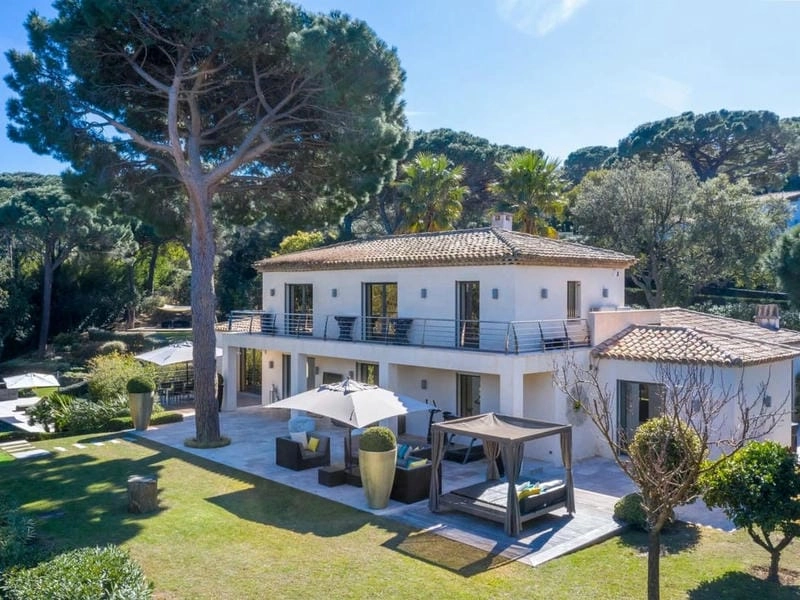 nhà ngói 2 tầng đơn giản nhưng đầy đủ công năng