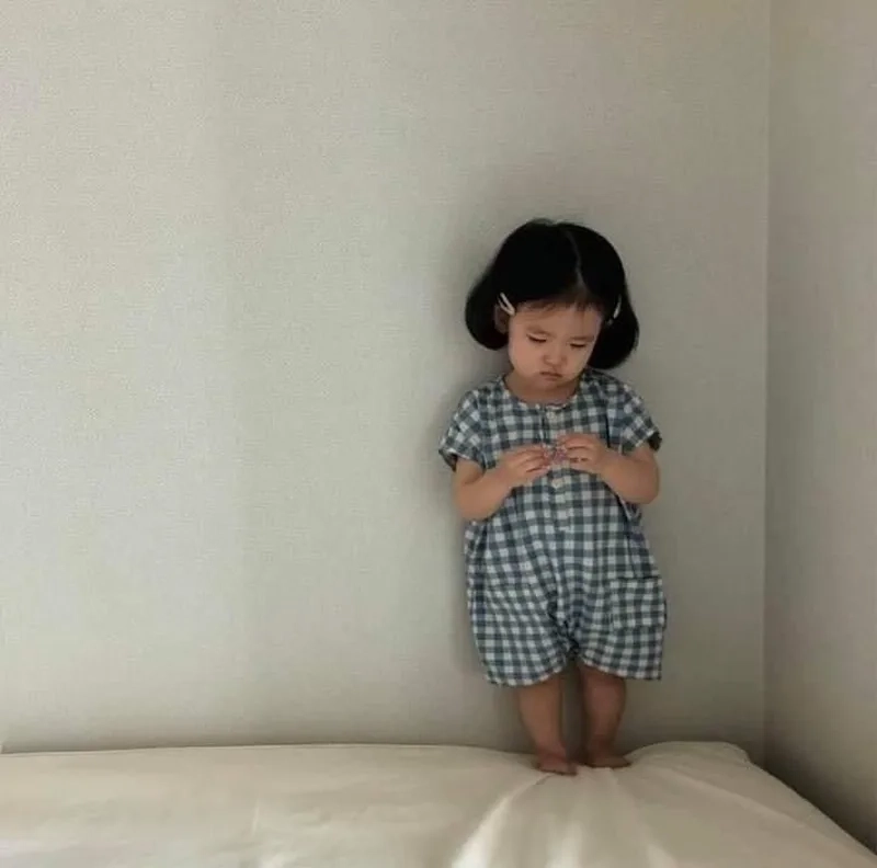 Mỗi meme sad girl là một lần trái tim nứt vỡ