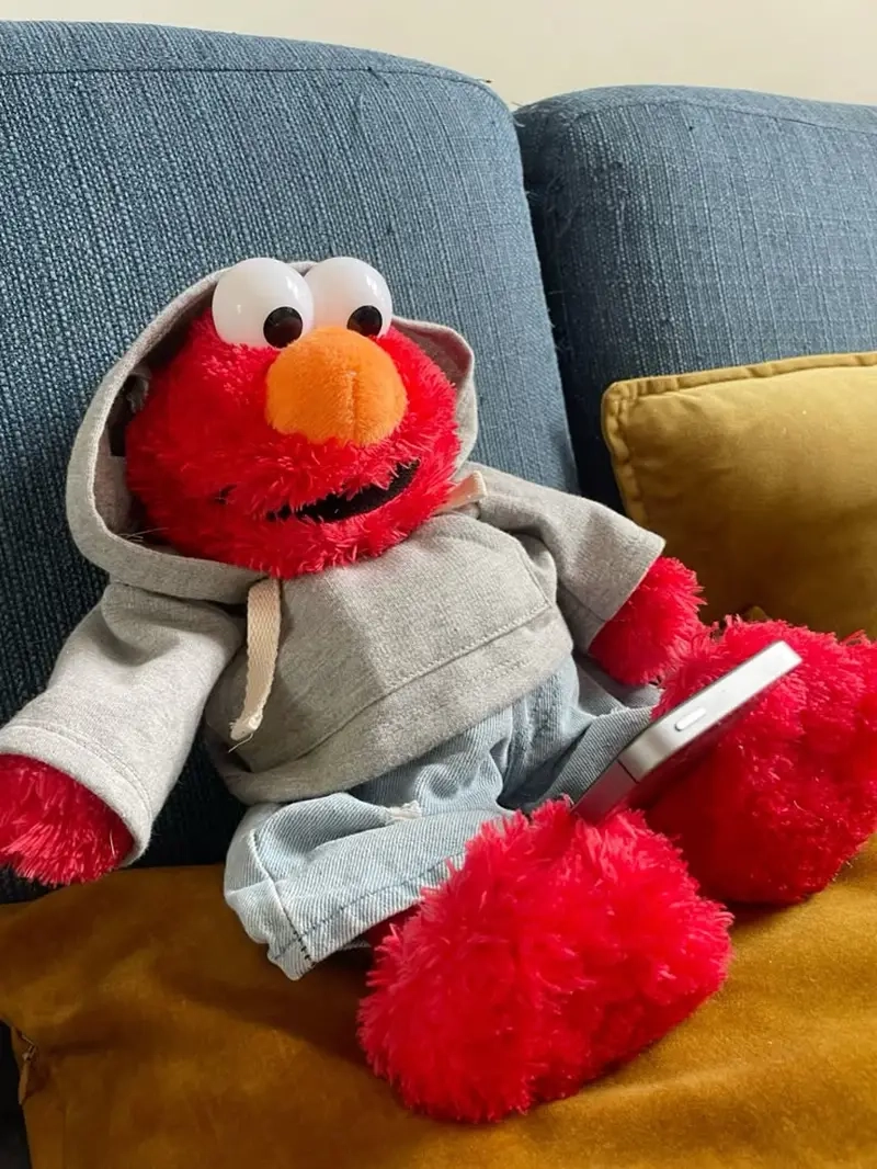 Meme Elmo tạo điểm nhấn vui nhộn cho meme nhân vật hoạt hình, game