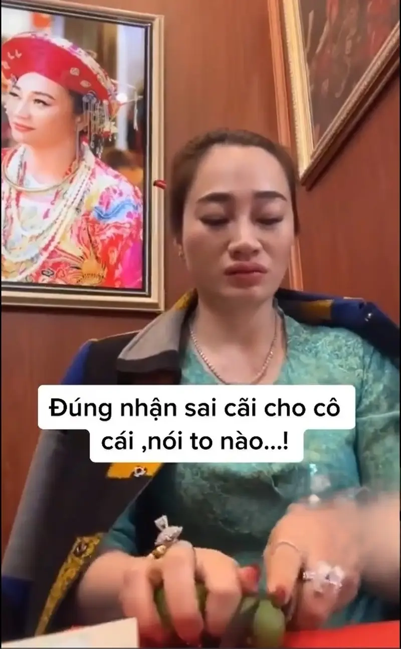 Meme nhân vật Việt Nam đặc sắc với meme cô đồng Trương Hương