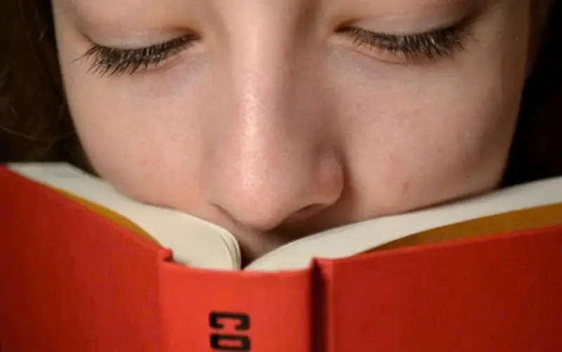 Meme về Đọc sách / Mọt sách chế độc đáo về meme hít hà mùi sách mới