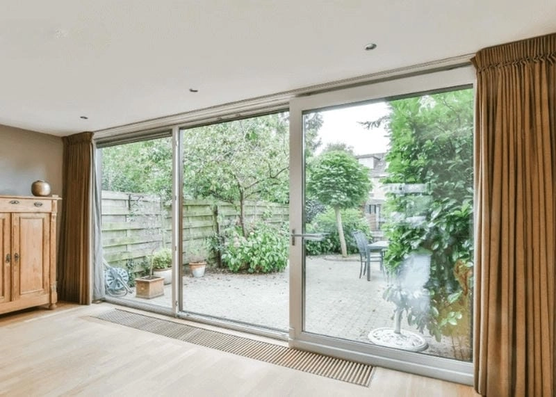 mẫu cửa đẹp cho nhà ống phong cách hiện đại trẻ trung