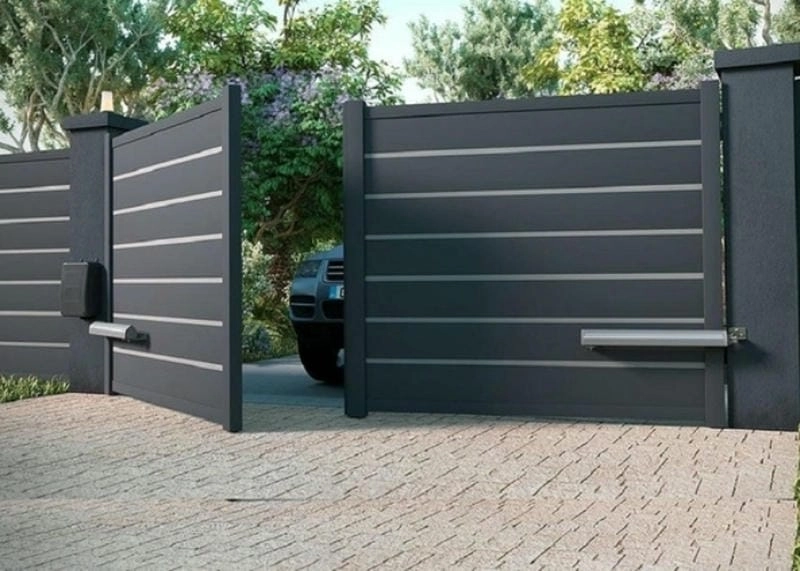 mẫu cửa nhà sắt 4 cánh đẹp đơn giản hài hòa tiện lợi sử dụng