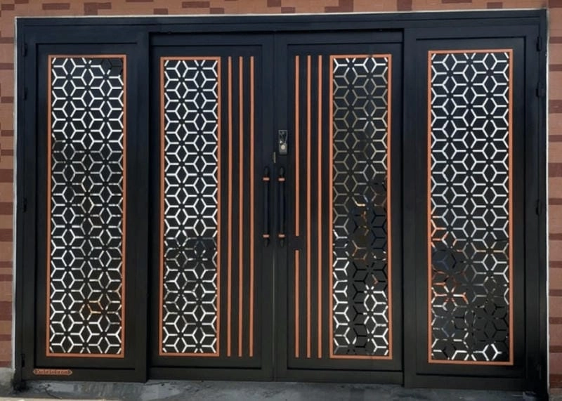 mẫu cửa nhà sắt 4 cánh đẹp 2019 kiểu dáng vẫn được ưa chuộng