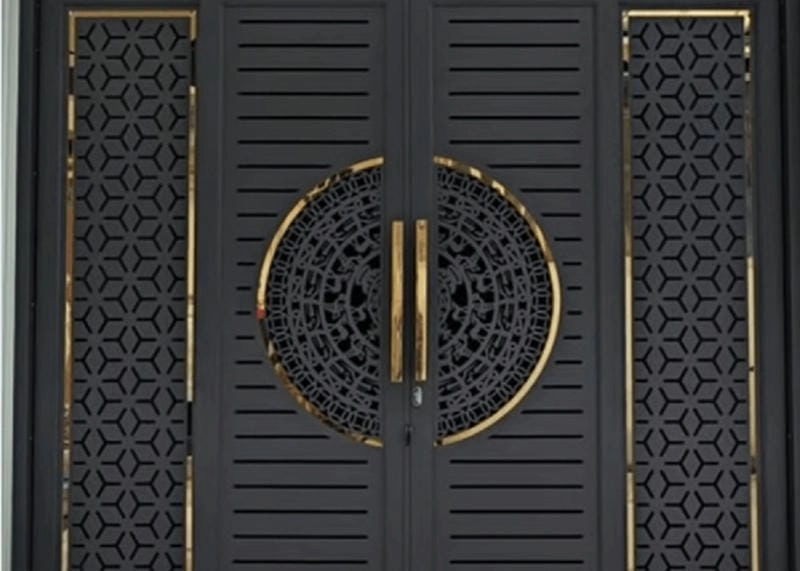 mẫu cửa inox 4 cánh nhà ống sáng bóng tiện dụng dễ lau