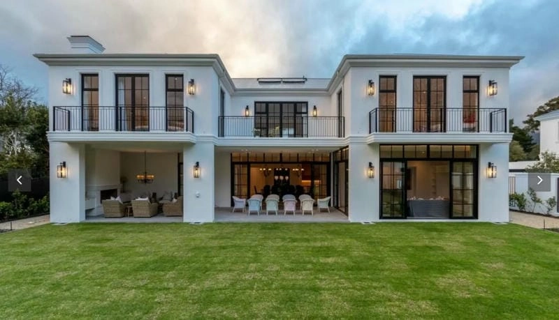 mẫu nhà chữ u 2 tầng thiết kế tiện nghi và đầy đủ công năng