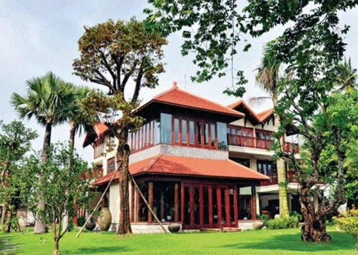 mẫu thiết kế nhà gỗ 2 tầng kết hợp cổ điển hiện đại