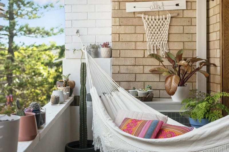 Mảng xanh từ cây cảnh trang trí ban công