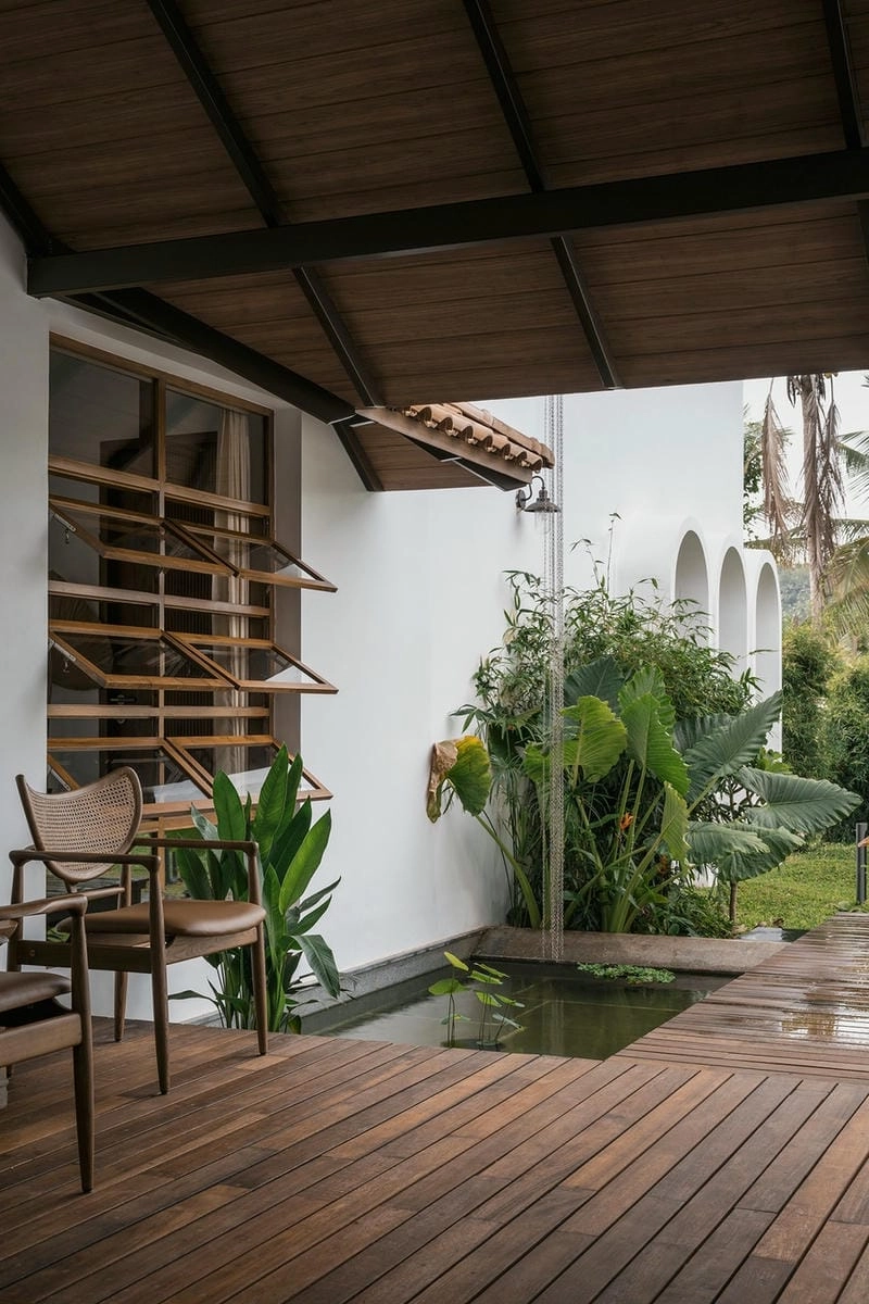 Thiết kế tiểu cảnh sân vườn kết hợp đá cây nước hài hòa