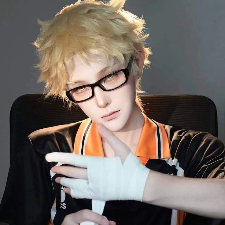 Tsukishima chibi thu nhỏ nhưng giữ thần thái lạnh ngầu