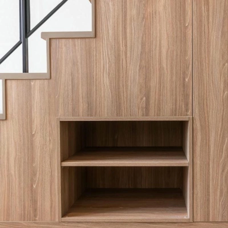 Không gian lưu trữ với tủ để cầu thang hiện đại