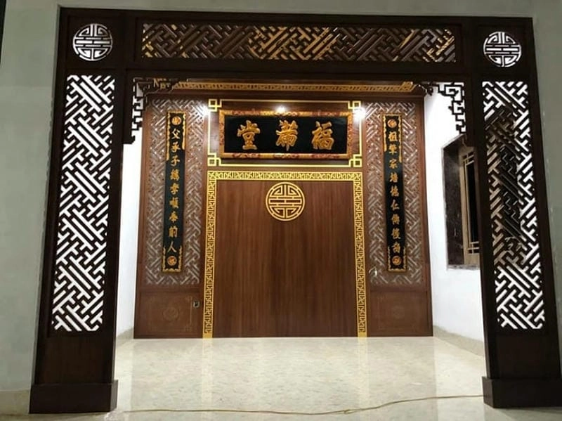 Vách ngăn bàn thờ treo tường cho không gian thêm linh thiêng