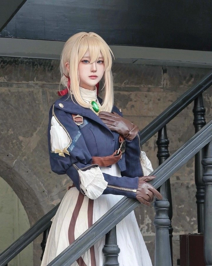 Violet Evergarden chibi giữ nguyên nét dịu dàng trong hình dáng nhỏ nhắn