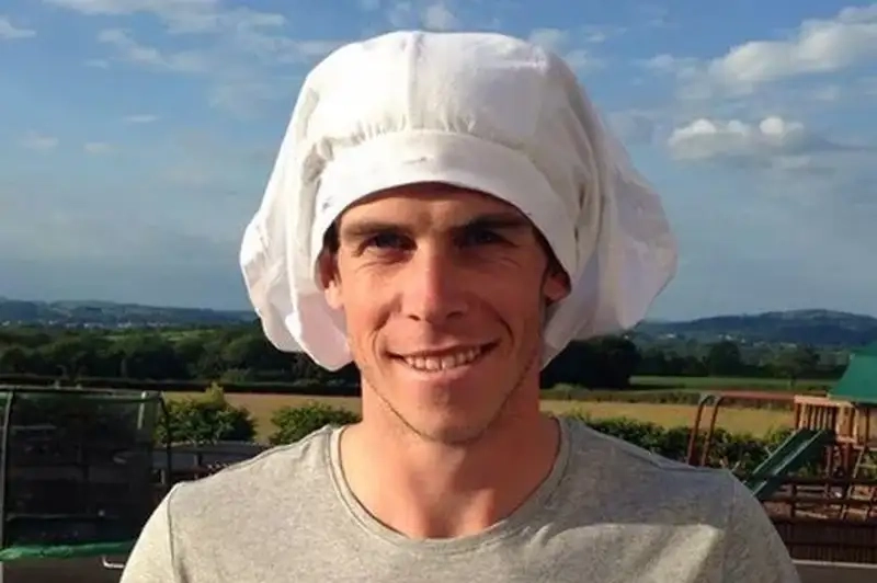 Cười té ghế với flork meme đội quần