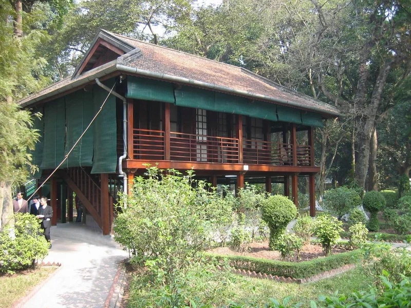 Chiêm ngưỡng thiên nhiên hòa quyện cùng đồi núi nhà sàn