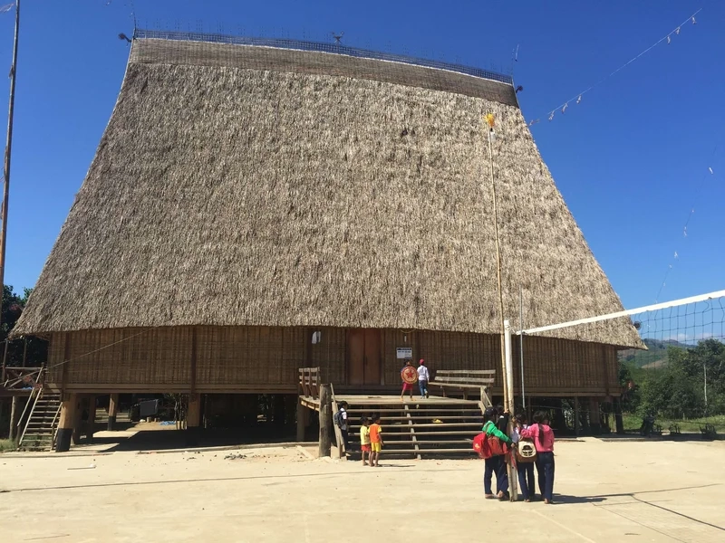 Khám phá vẻ đẹp độc đáo của nhà sàn Tây Nguyên cổ kính