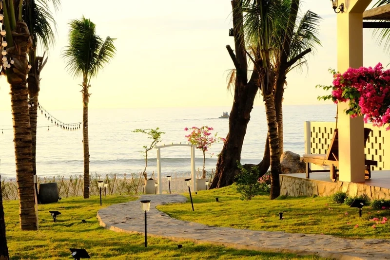 Cảm nhận nhịp sống qua tiếng sóng biển Mũi Né vỗ về ngày đêm