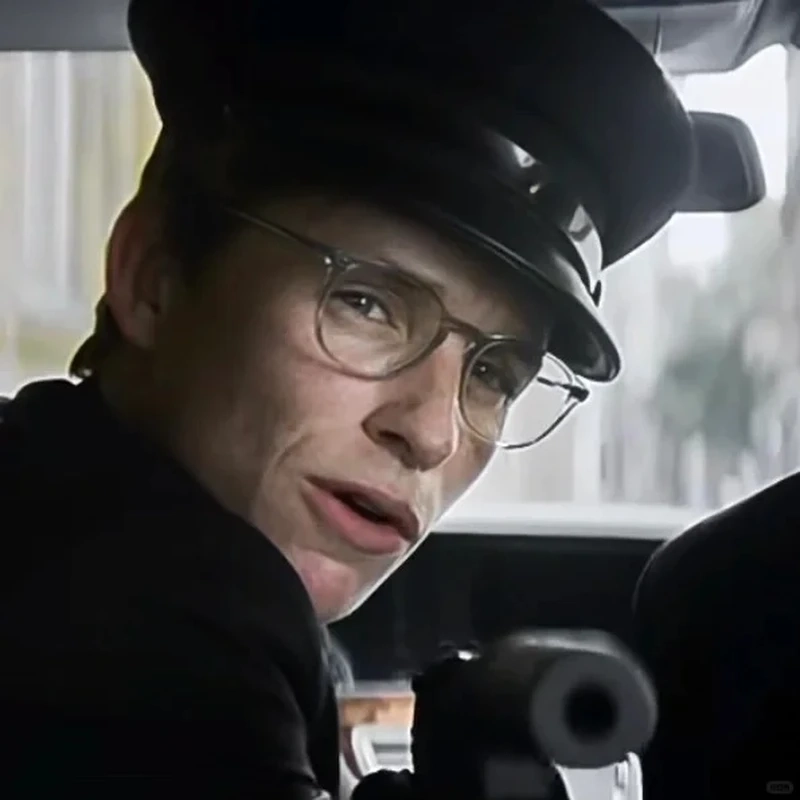 Khám phá meme cầm súng bá đạo nhất khiến dân mạng phát cuồng