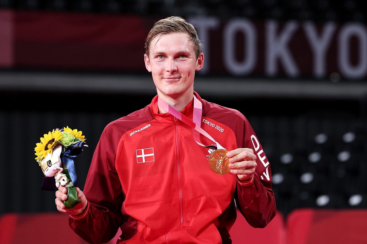 Viktor Axelsen ăn mừng huy chương vàng Olympic Tokyo 2020 Tiểu sử Viktor Axelsen