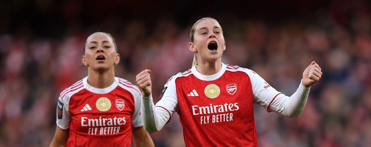 Alessia Russo của Arsenal ăn mừng bàn thắng thứ ba và hoàn tất cú hat-trick trong trận đấu Barclays Women's Super League giữa Arsenal và Tottenham Hotspur tại sân vận động Emirates vào ngày 28 tháng 3 năm 2026