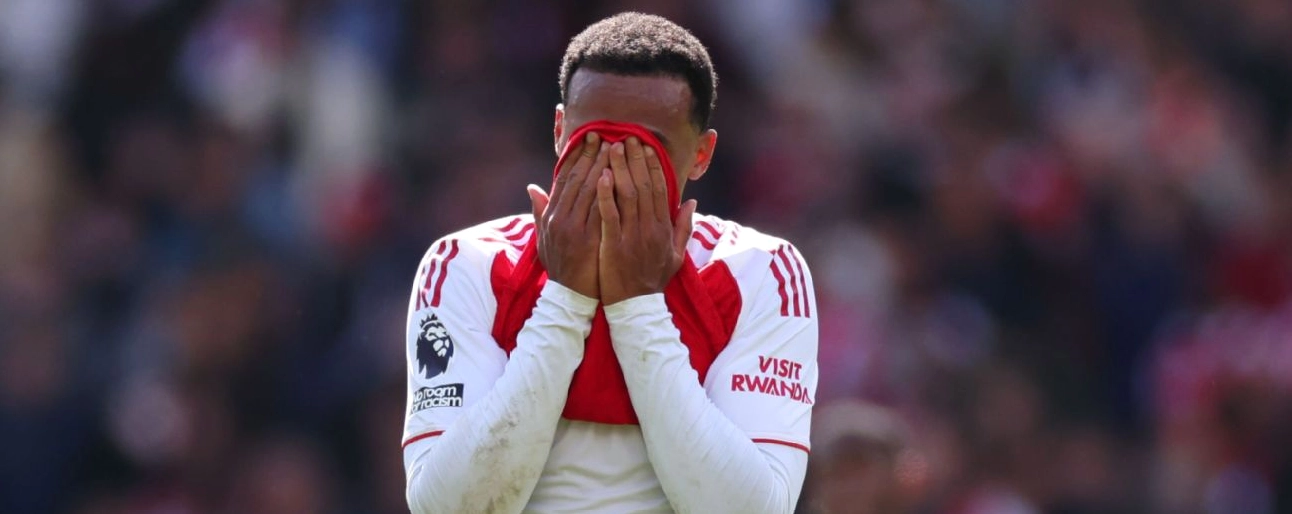 Arsenal vấp ngã trong cuộc đua vô địch mang lại kịch bản quen thuộc cho người hâm mộ