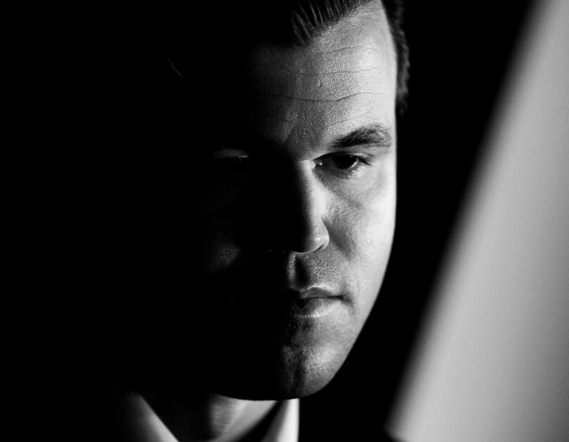 Bình luận Magnus Carlsen thiên tài cờ vua đương đại năm 2026