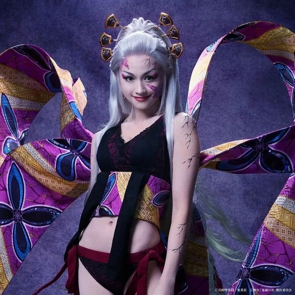 Daki Kimetsu No Yaiba Cosplay tái hiện thần thái lôi cuốn đầy mê hoặc