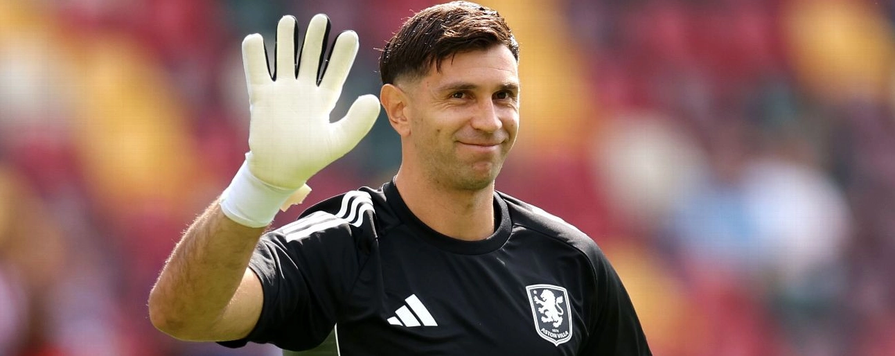 Dibu Martínez thể hiện quyết tâm mãnh liệt cùng Đội tuyển Argentina trong hành trình bảo vệ ngôi vương World Cup