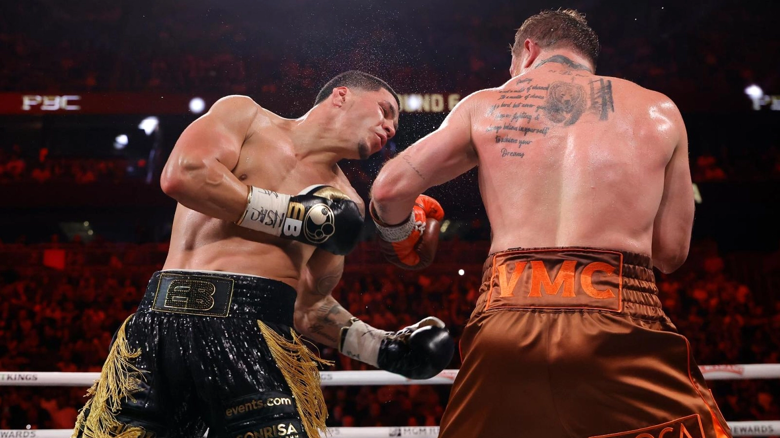 Hình ảnh thực chiến dũng mãnh của võ sĩ Saul Canelo Alvarez trên võ đài