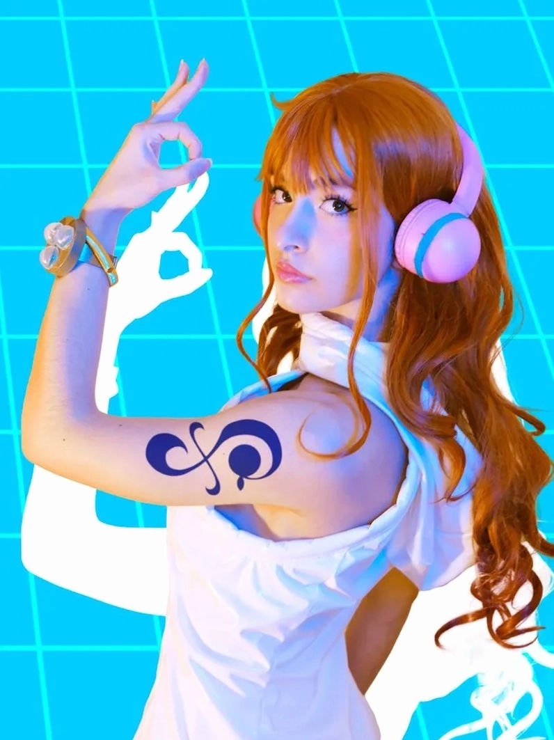 Hình Nami cosplay sexy quyến rũ rực rỡ khám phá