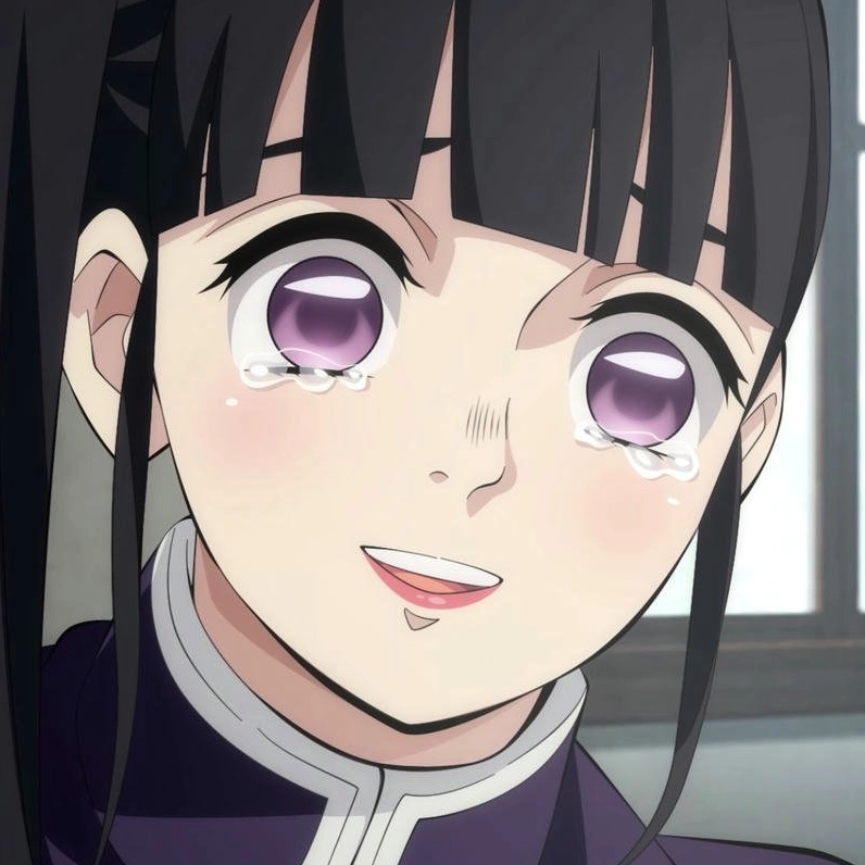 Kanao Tsuyuri cười mỉm dịu dàng trong trang phục diệt quỷ