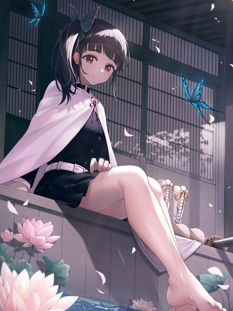 Kanao Tsuyuri ngồi bên cửa sổ ngắm trăng đêm tĩnh lặng