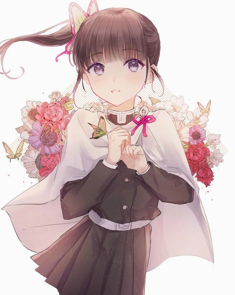 Kanao Tsuyuri ôm bó hoa hồng lớn vẻ mặt hạnh phúc