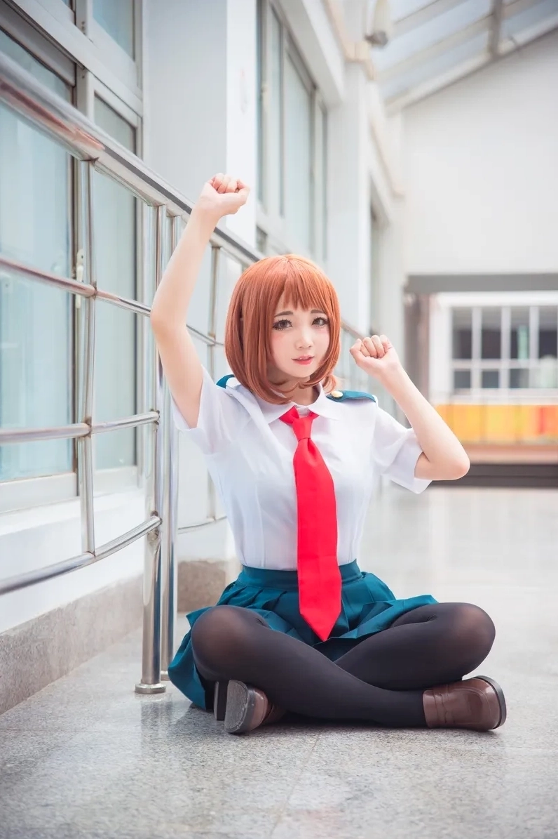 Ochako Uraraka cosplay là phong cách hóa trang được yêu thích bởi tóc nâu và bộ đồng phục học viện