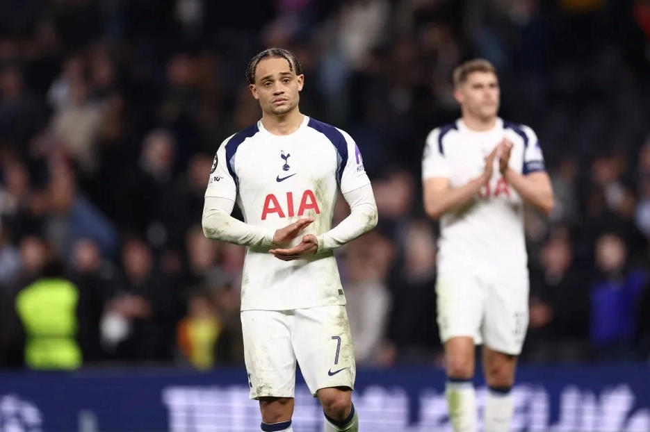 Tiền vệ Xavi Simons đứng trước áp lực chỉ còn 7 trận đấu để định đoạt tương lai tại Tottenham