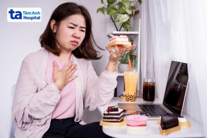 Tô màu biểu hiện khó chịu sau khi ăn no