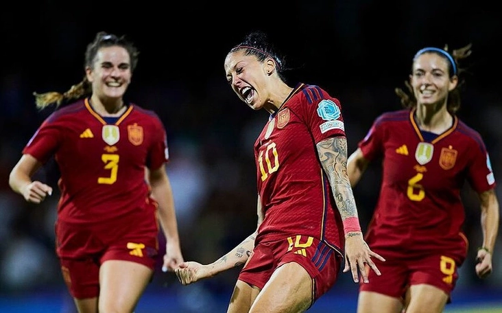 Jenni Hermoso ăn mừng bàn thắng trong màu áo đội tuyển quốc gia
