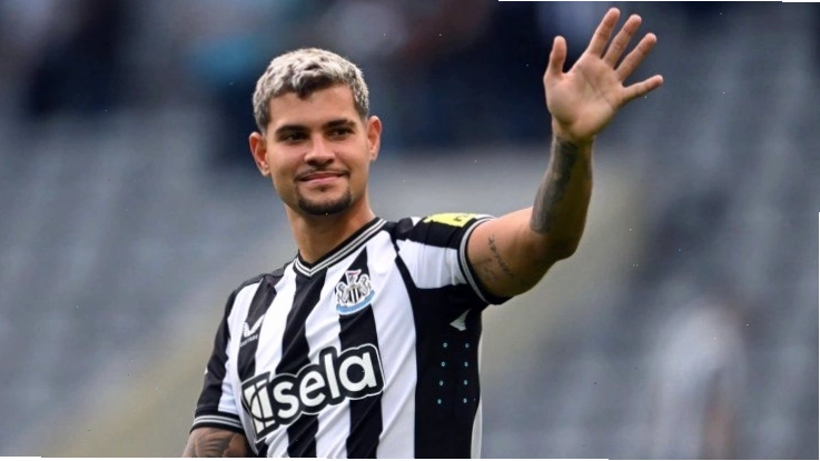 Bruno Guimarães ăn mừng bàn thắng