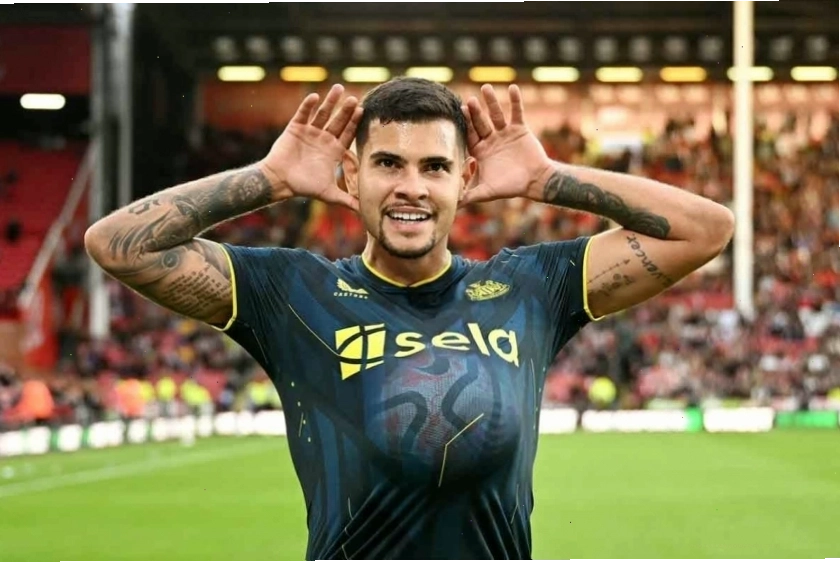 Bruno Guimarães nhận thẻ vàng