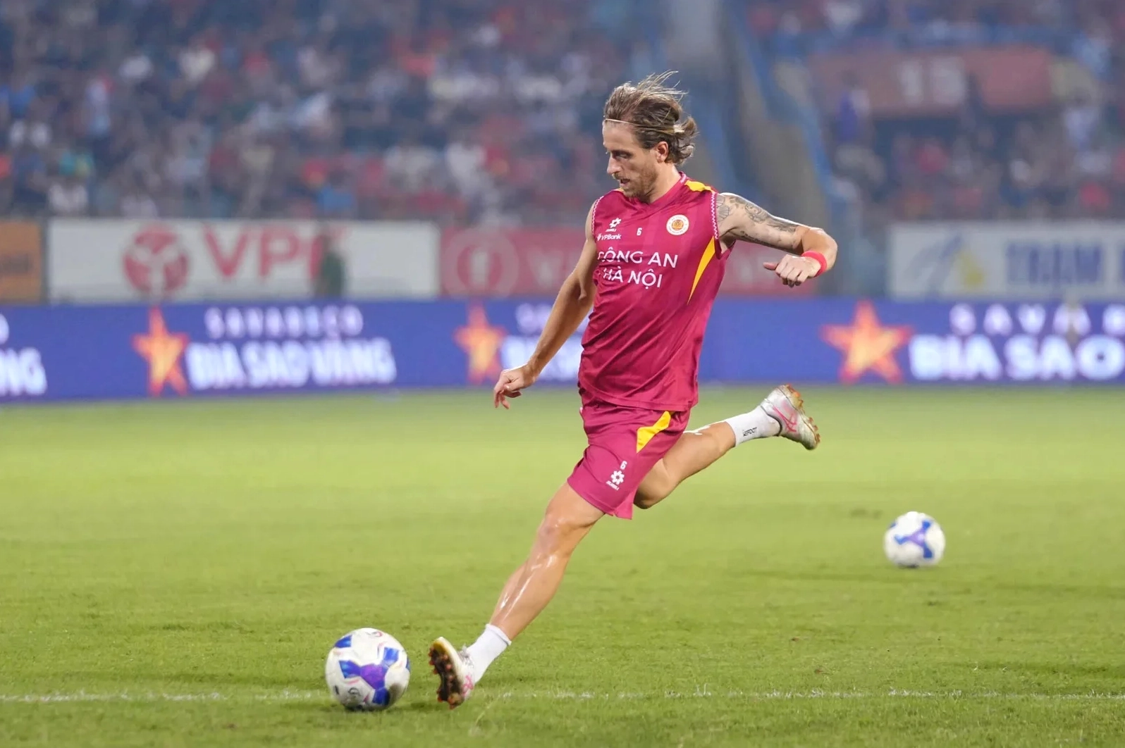 &Aacute;p lực từ ngoại binh tại V League
